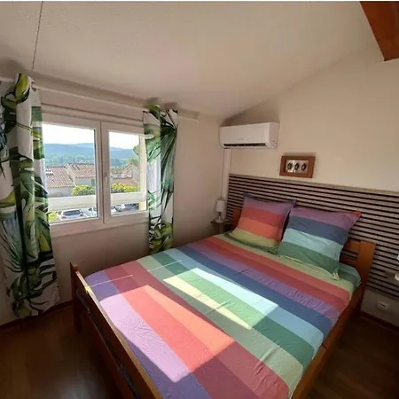 Petite Maison Dans Avec Piscine 코골렝