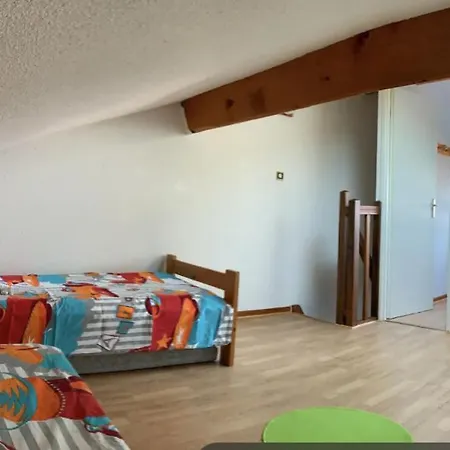Hébergement de vacances Petite Maison Dans Avec Piscine *
