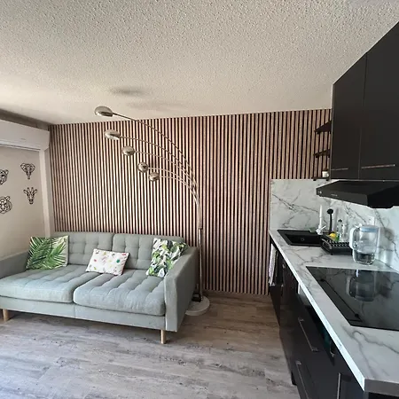 Hébergement de vacances Petite Maison Dans Avec Piscine Cogolin